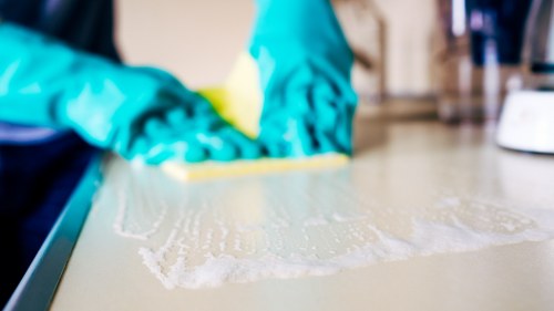 Wet floor warning and controlled cleaning area during work